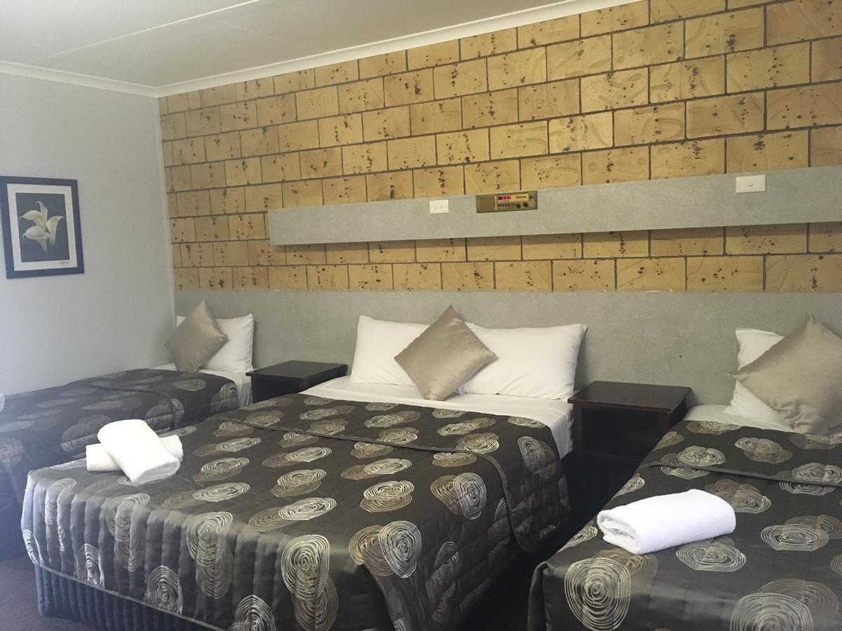 רוקהמפטון True Blue Motor Inn מראה חיצוני תמונה