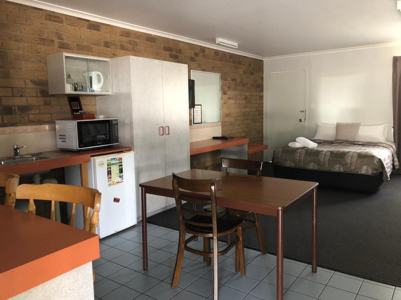 רוקהמפטון True Blue Motor Inn מראה חיצוני תמונה