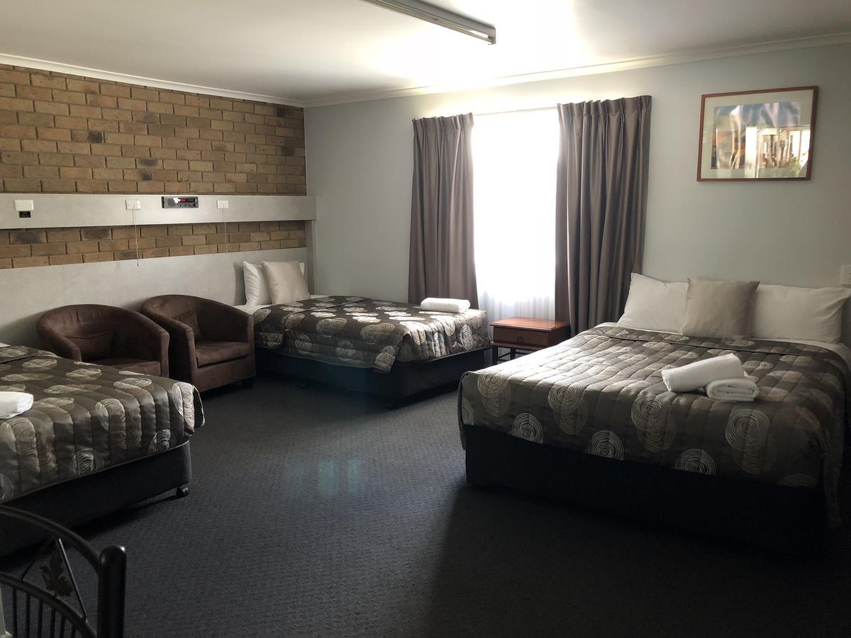 רוקהמפטון True Blue Motor Inn מראה חיצוני תמונה