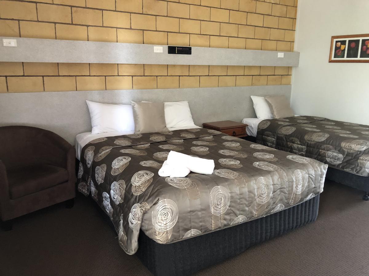 רוקהמפטון True Blue Motor Inn מראה חיצוני תמונה