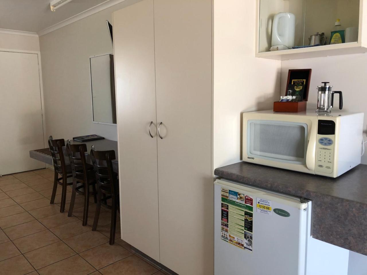 רוקהמפטון True Blue Motor Inn מראה חיצוני תמונה