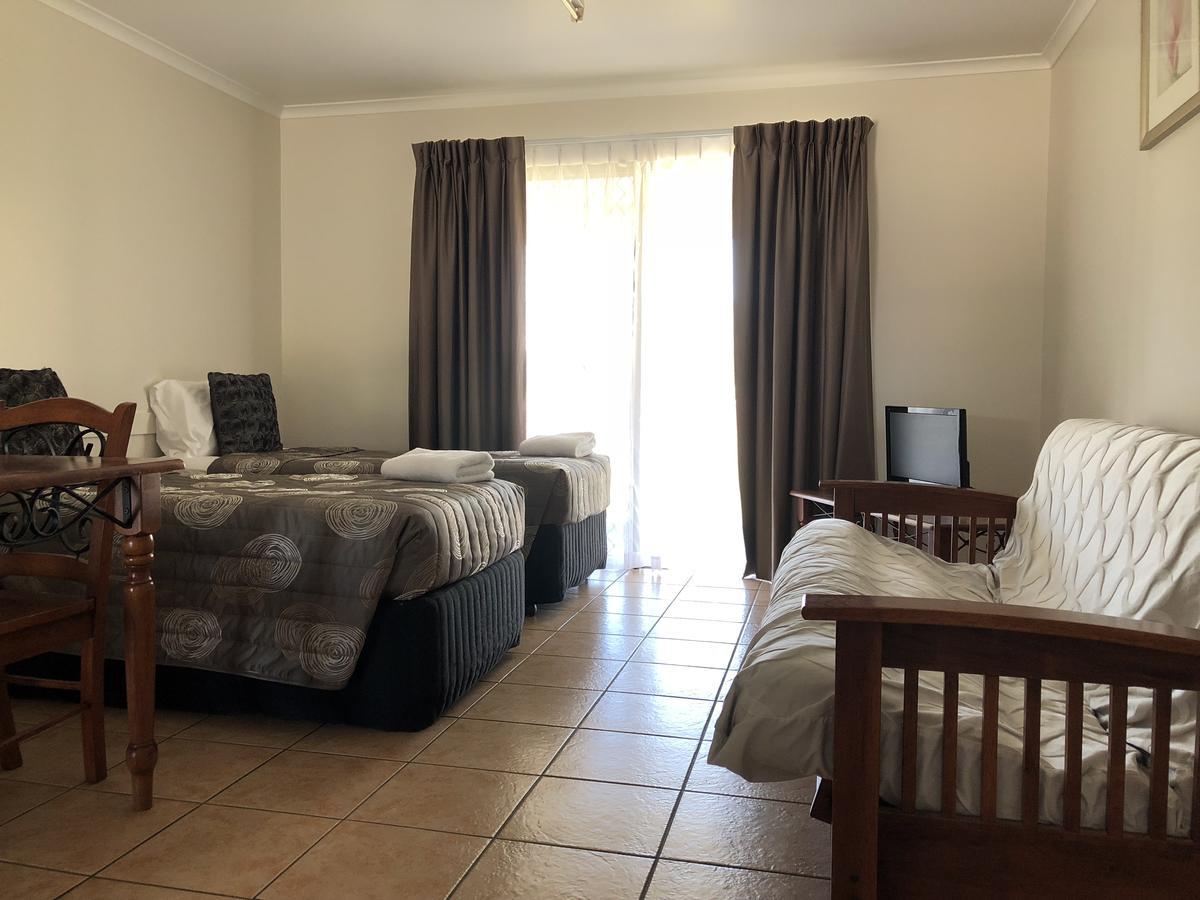 רוקהמפטון True Blue Motor Inn מראה חיצוני תמונה