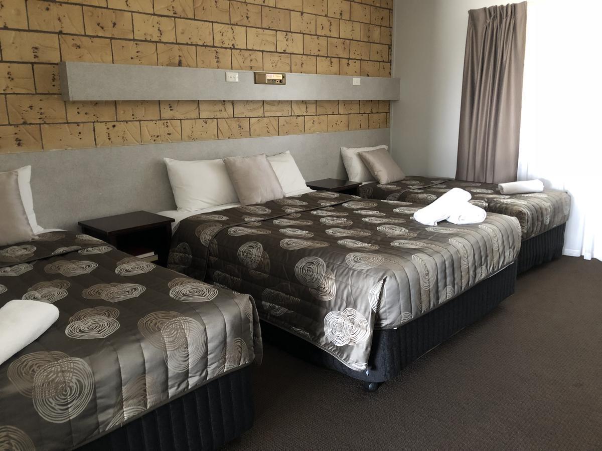רוקהמפטון True Blue Motor Inn מראה חיצוני תמונה
