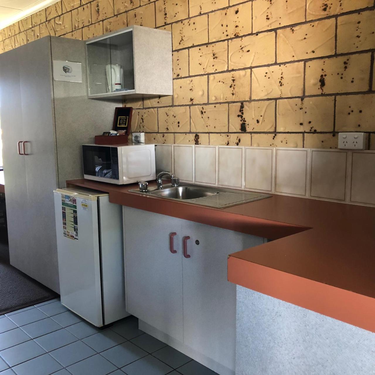 רוקהמפטון True Blue Motor Inn מראה חיצוני תמונה