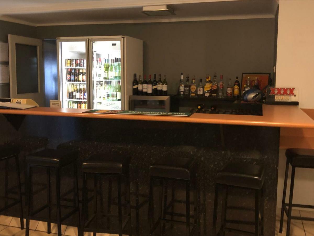 רוקהמפטון True Blue Motor Inn מראה חיצוני תמונה